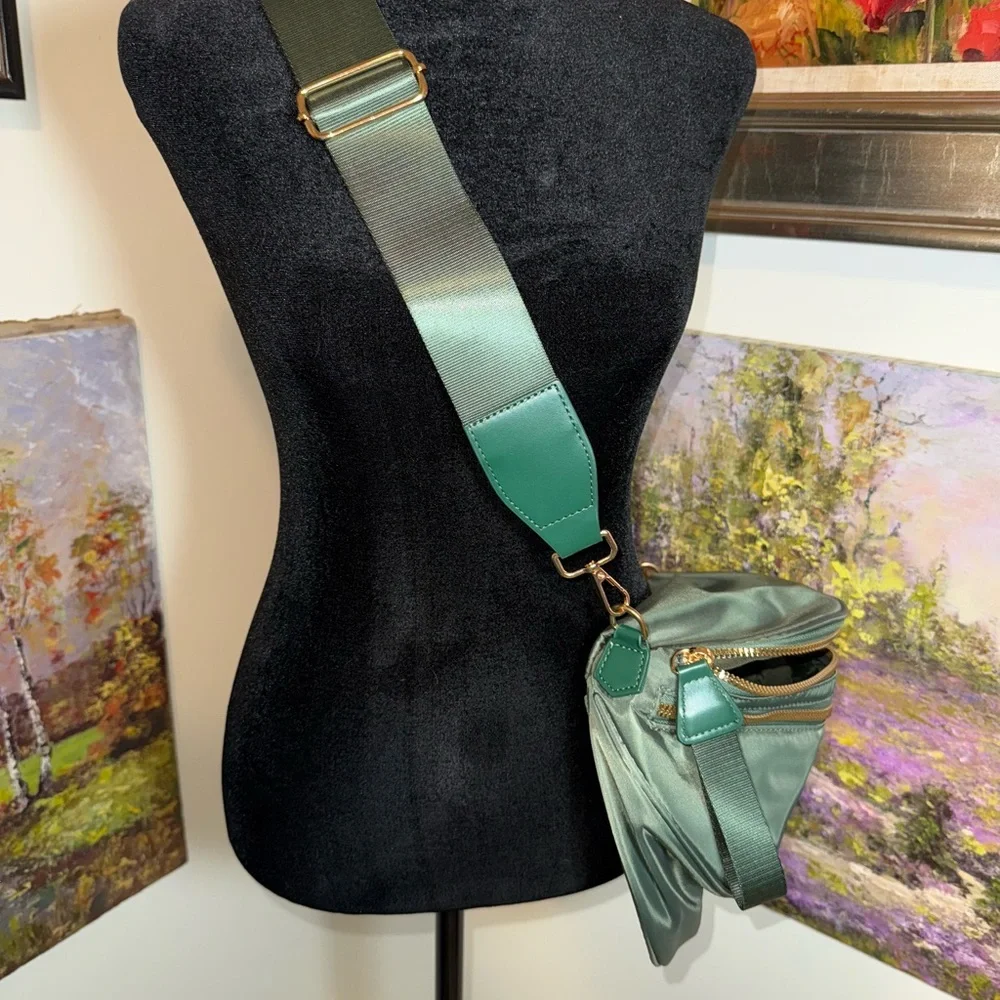 🌹 Elegant Green Crossbody Bag NWOT